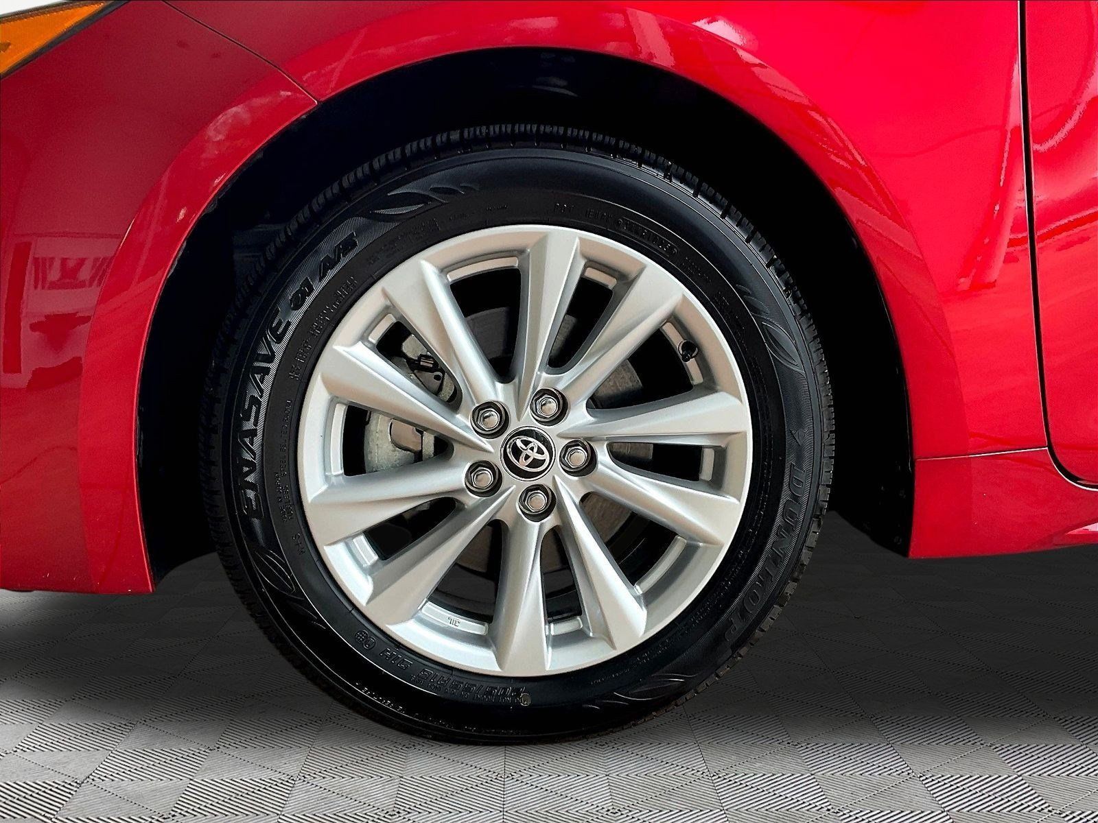 Used 2025 Toyota Corolla SE w/ SE Package FWD image 32