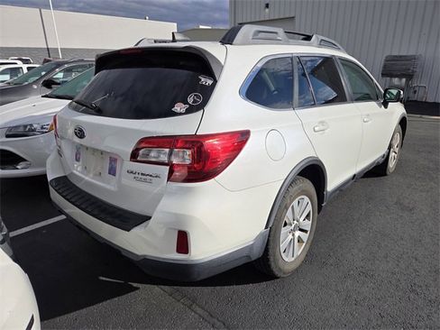 Used 2017 Subaru Outback 2.5i Premium image 3