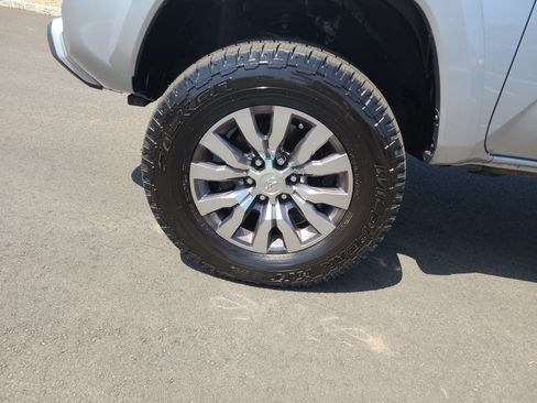 Used 2020 Toyota Tacoma Limited AWD/4WD image 9