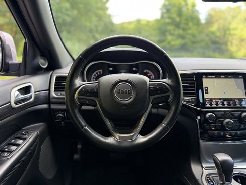 Used 2021 Jeep Grand Cherokee Laredo X AWD/4WD image 16
