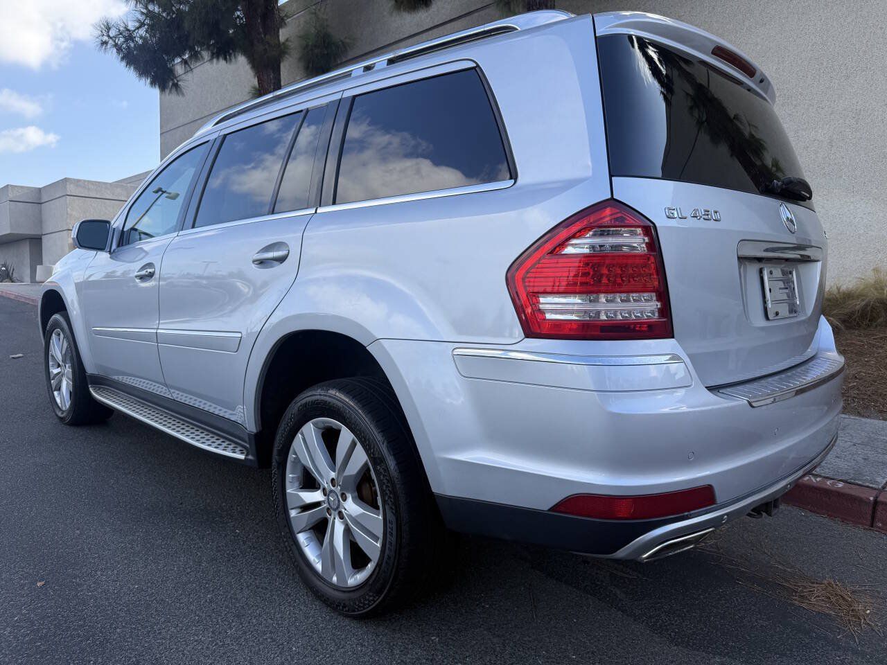 Used 2010 Mercedes-Benz GL 450 4MATIC image 3