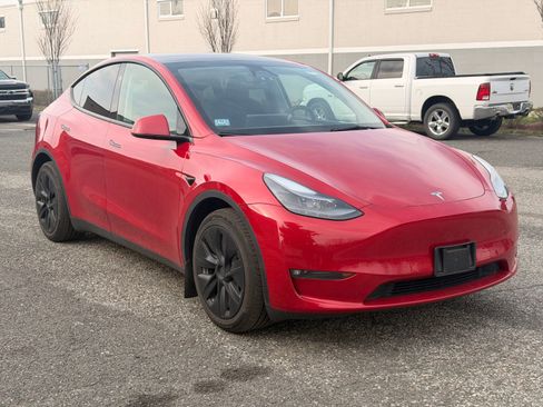Used 2023 Tesla Model Y Long Range image 2