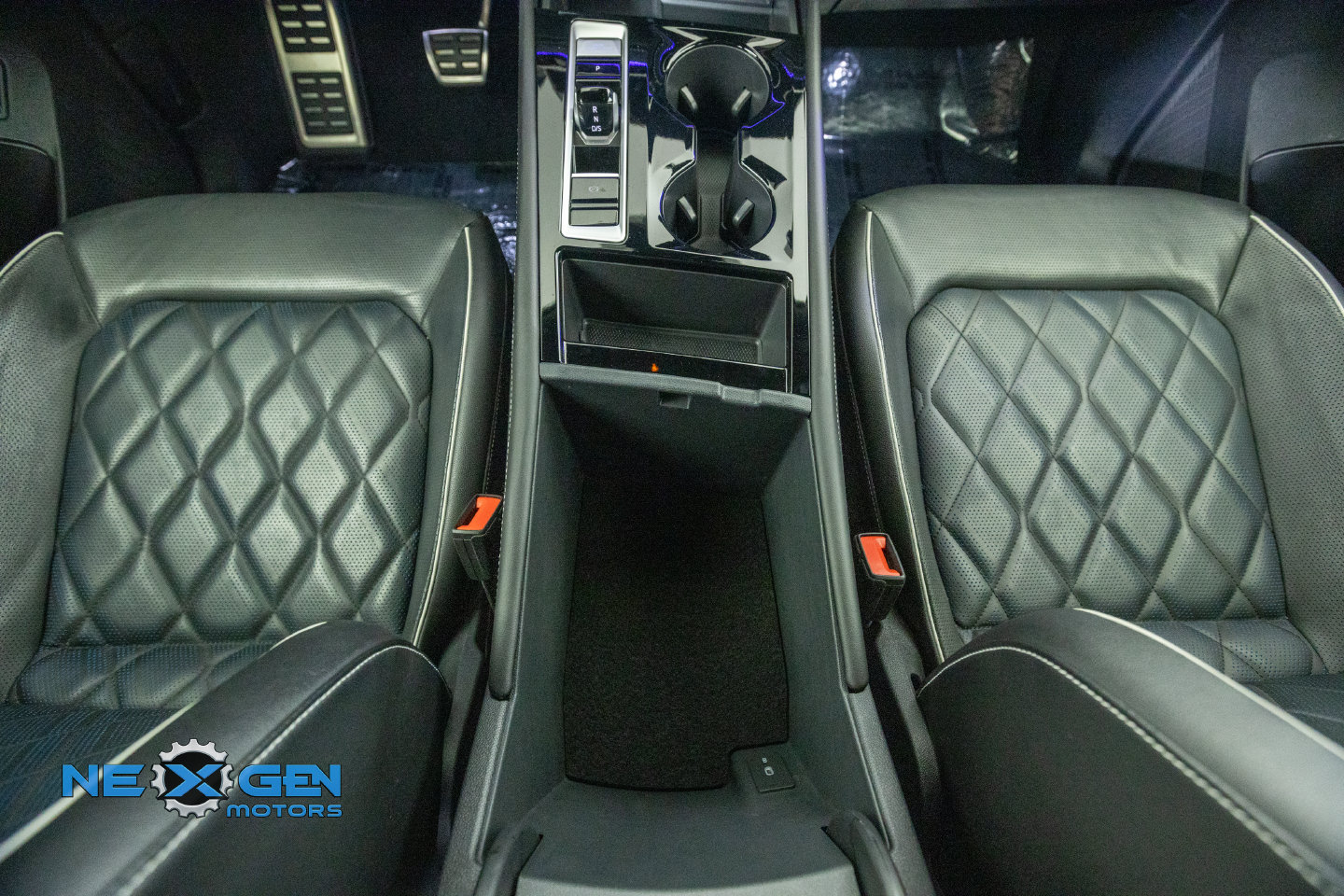 Used 2024 Volkswagen Atlas Cross Sport SEL Premium R-Line AWD/4WD image 33
