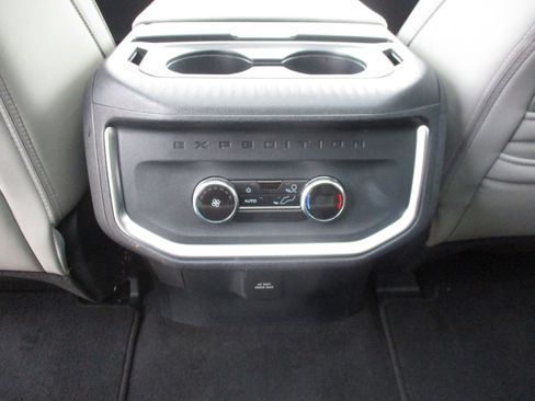 Used 2025 Ford Expedition Max Active AWD/4WD image 43