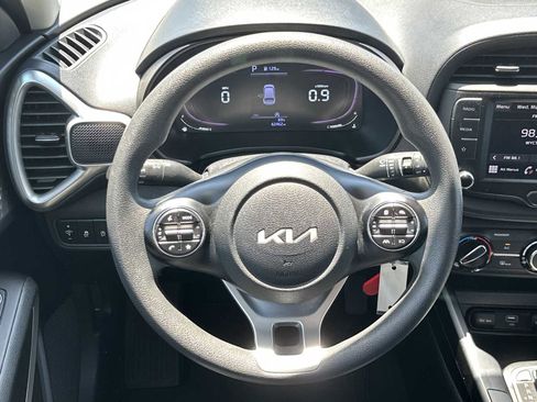 Used 2023 Kia Soul LX w/ LX Technology Package FWD image 12