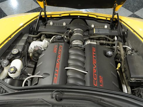 Used 2005 Chevrolet Corvette Convertible w/ Performance Handling Package image 3