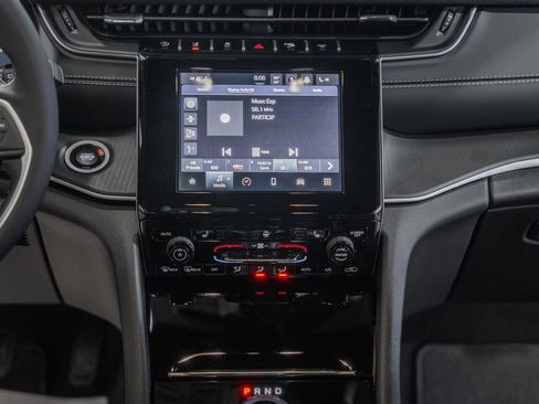 New 2025 Jeep Grand Cherokee Altitude image 19