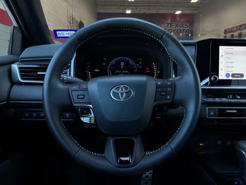 Used 2026 Toyota Camry SE FWD image 34
