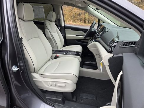 New 2026 Honda Odyssey Touring image 11
