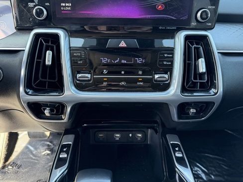 Used 2023 Kia Sorento SX image 18