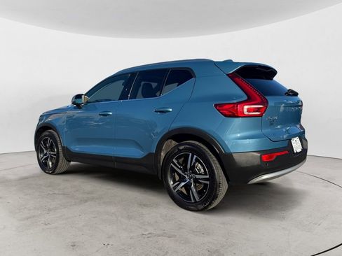 Certified 2025 Volvo XC40 B5 Core image 3
