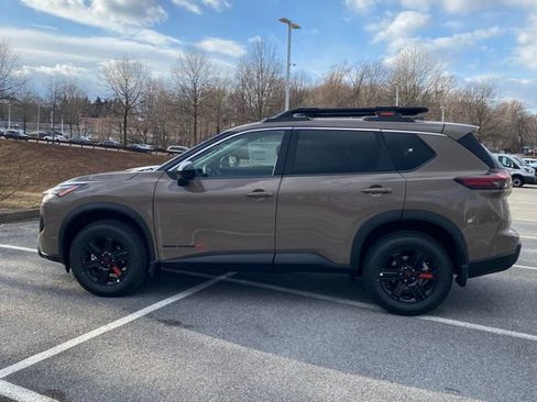New 2025 Nissan Rogue SV image 4
