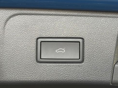 Used 2025 Volkswagen Atlas SEL image 16