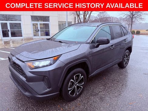 Used 2021 Toyota RAV4 LE image 3