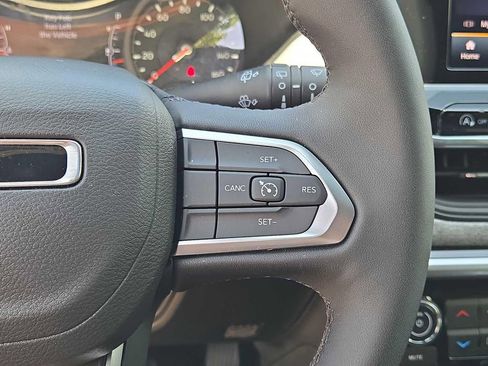 Used 2025 Jeep Compass Latitude AWD/4WD image 26