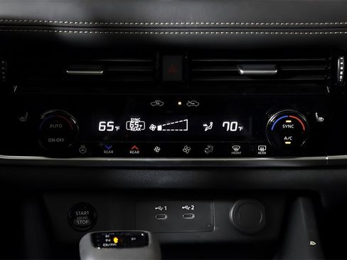 Used 2024 Nissan Rogue SL w/ SL Premium Package image 29