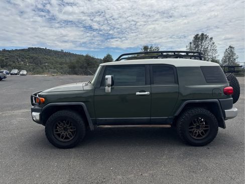 Used 2010 Toyota FJ Cruiser 4WD image 8
