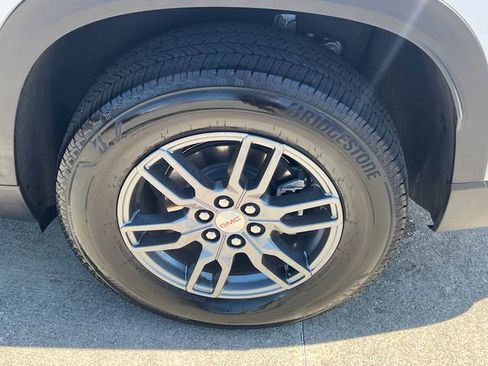 Used 2025 GMC Acadia Elevation FWD image 23