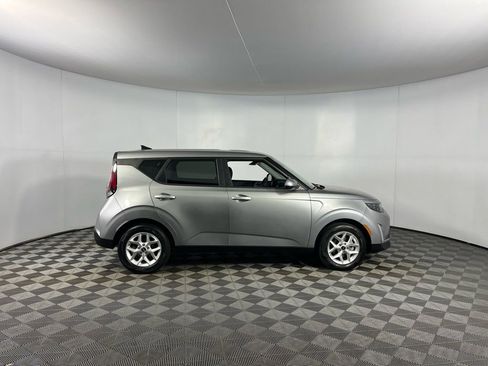 Used 2025 Kia Soul LX image 5