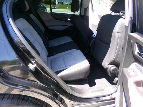 Used 2021 Chevrolet Equinox LS FWD image 23