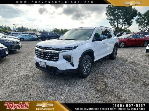 Used 2024 Chevrolet Traverse LT w/ Enhanced Driving Package FWD image 1