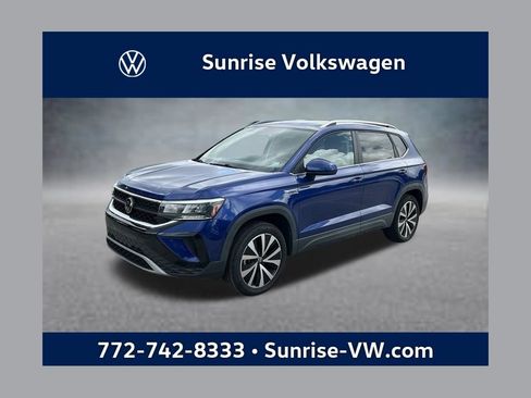 Used 2022 Volkswagen Taos SE FWD image 1