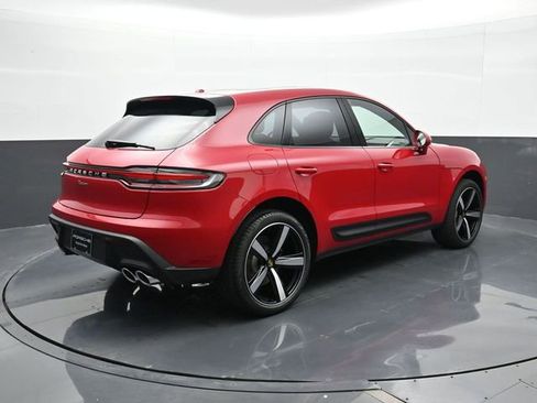 Certified 2025 Porsche Macan AWD/4WD image 19