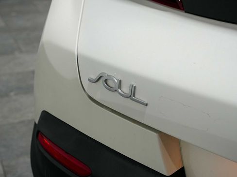Used 2022 Kia Soul LX FWD image 11