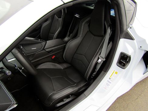 Used 2024 Chevrolet Corvette Stingray Coupe image 9