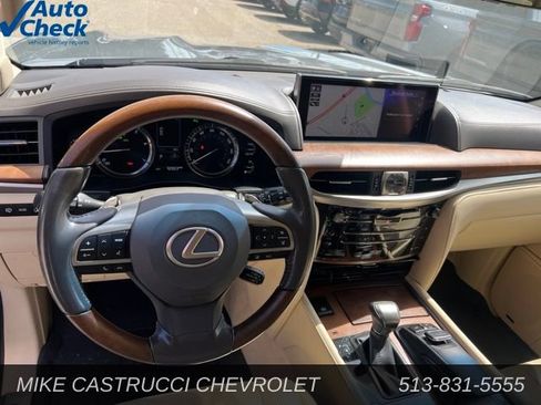 Used 2018 Lexus LX 570 4WD w/ Luxury Package image 12