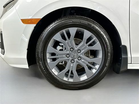 Certified 2026 Honda Odyssey Touring image 14