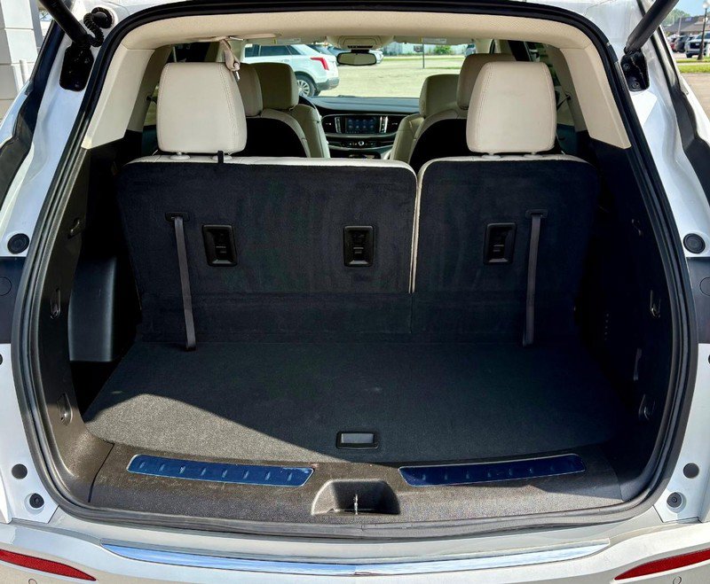 Used 2023 Buick Enclave Essence w/ Experience Buick Package FWD image 5