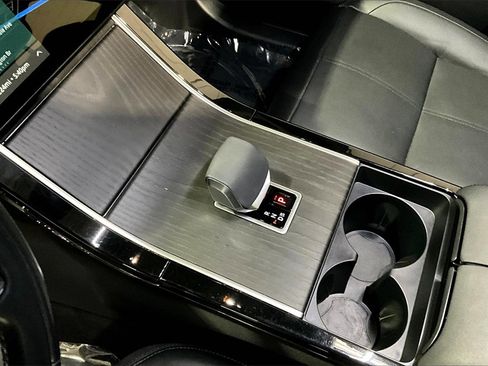 Used 2025 Land Rover Range Rover Velar Dynamic SE image 18