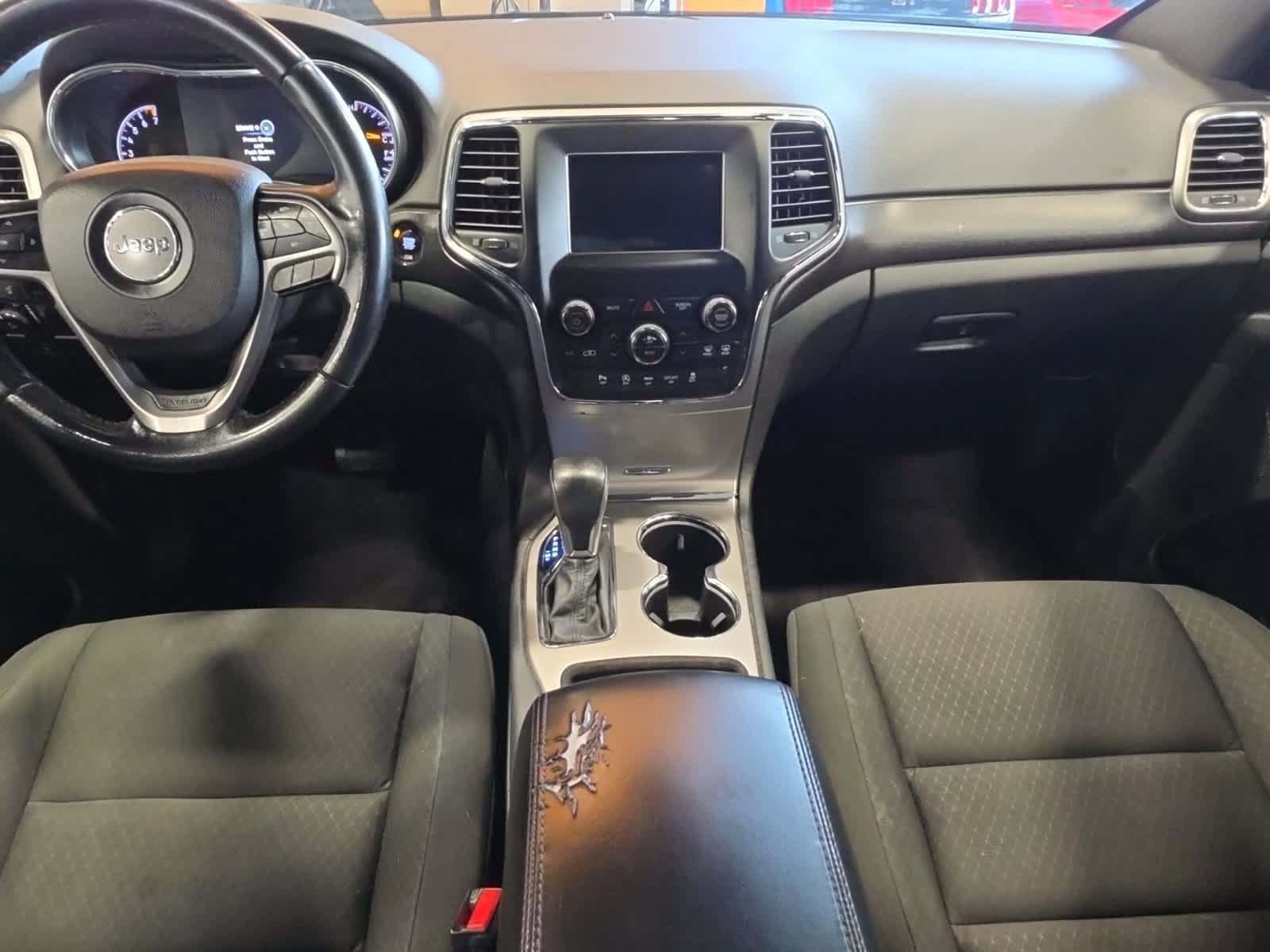 Used 2018 Jeep Grand Cherokee Laredo AWD/4WD image 27