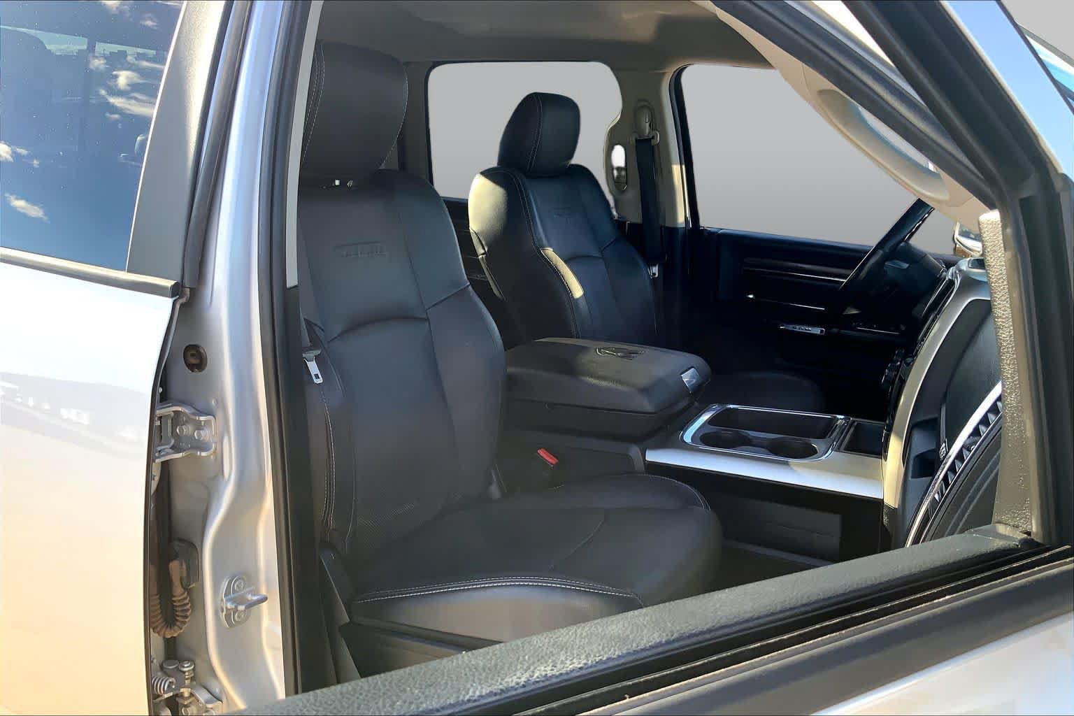 Used 2017 RAM 1500 Laramie w/ Convenience Group AWD/4WD image 9
