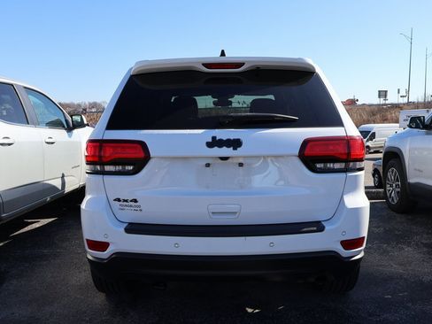 Used 2019 Jeep Grand Cherokee Laredo image 11