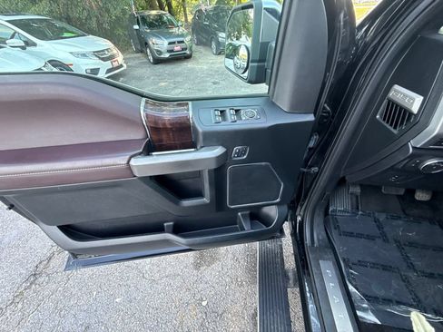 Used 2017 Ford F150 Platinum w/ Equipment Group 701A Luxury AWD/4WD image 19