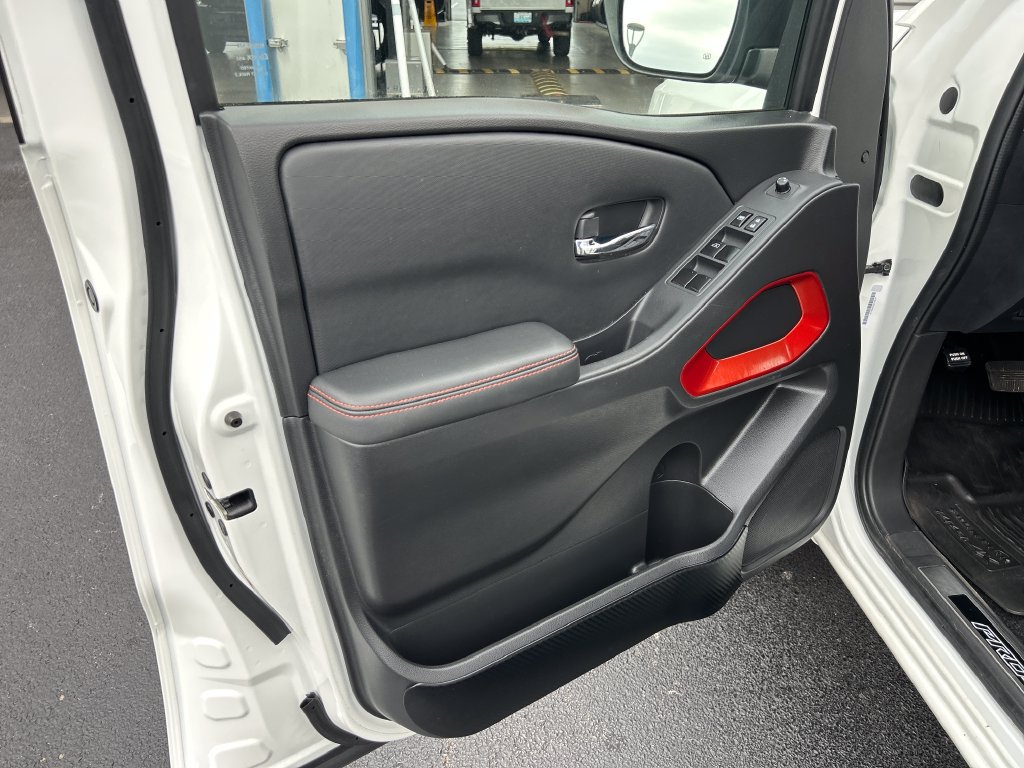 Used 2023 Nissan Frontier PRO-4X w/ Pro Convenience Package AWD/4WD image 14