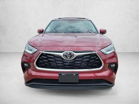 Used 2026 Toyota Highlander Limited AWD/4WD image 2