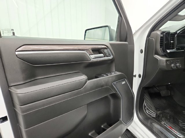 Used 2024 Chevrolet Silverado 1500 LTZ AWD/4WD image 17