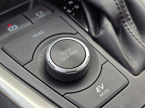 Used 2023 Toyota RAV4 LE image 33