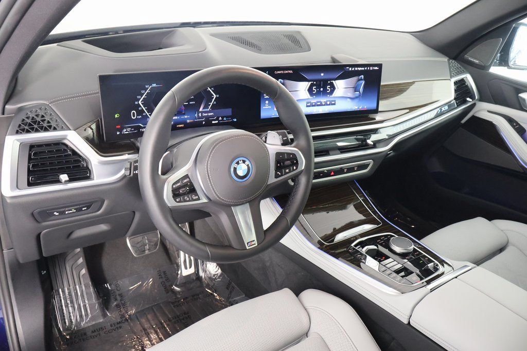 Used 2026 BMW X5 xDrive50e w/ M Sport Package AWD/4WD image 7