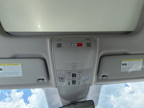 New 2026 Volkswagen Taos SE AWD/4WD image 21