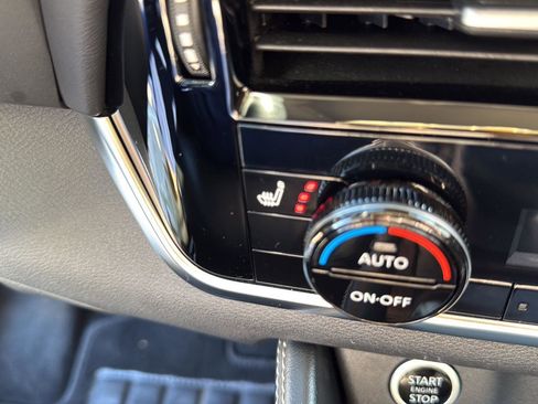 Used 2023 Nissan Rogue SL image 31