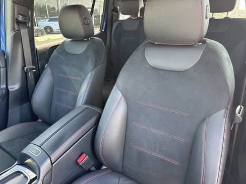 Used 2025 Mercedes-Benz GLB 250 image 22