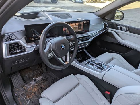 Used 2025 BMW X5 sDrive40i w/ Premium Package image 13