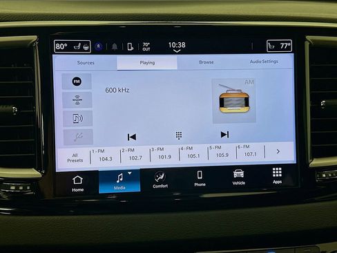 Used 2024 Chrysler Pacifica Touring-L image 15