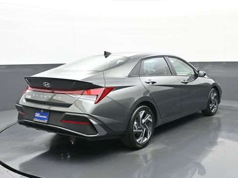 Certified 2025 Hyundai Elantra Sport image 4