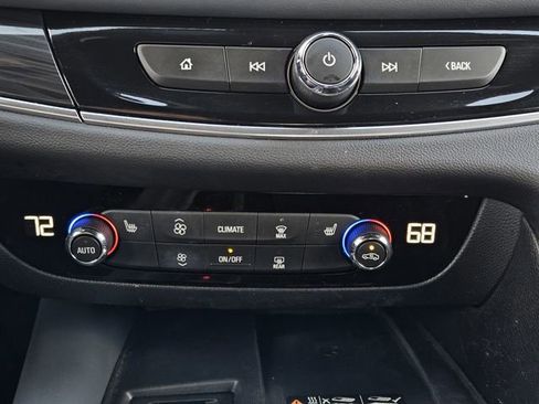 Used 2023 Buick Enclave Essence image 18