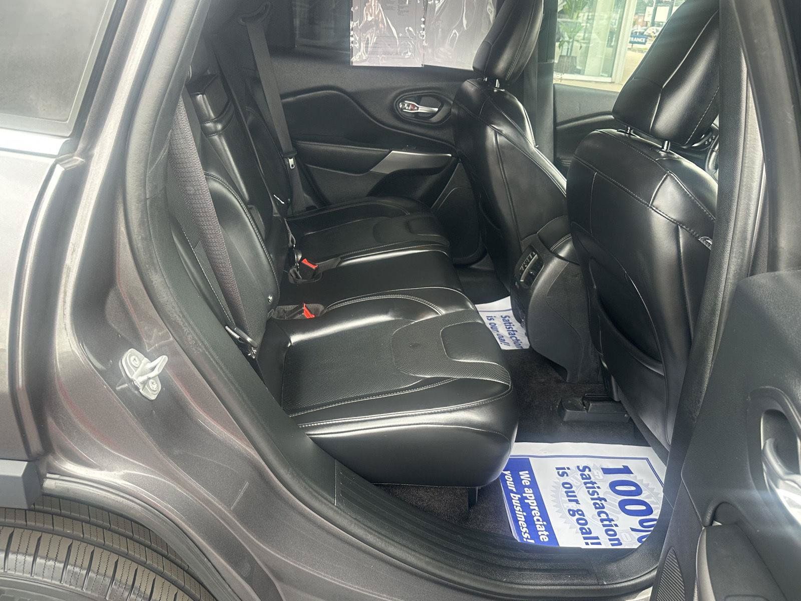 Used 2019 Jeep Cherokee Limited AWD/4WD image 25